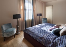 Фото интерьера спальни небольшого дома в стиле фьюжн