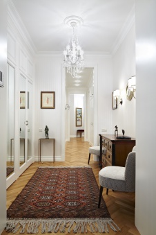 Фото интерьера входной зоны квартиры в стиле неоклассика