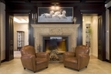 Фото интерьера каминной дома в стиле неоклассика