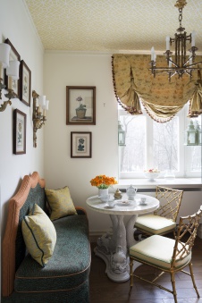 Фото интерьера столовой небольшой квартиры в стиле фьюжн