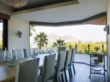 Фото интерьера столовой дома в стиле фьюжн