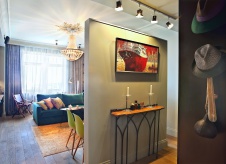 Фото интерьера входной зоны небольшой квартиры в стиле фьюжн