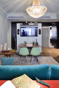 Фото интерьера столовой небольшой квартиры в стиле фьюжн