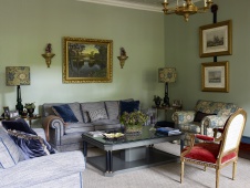 Фото интерьера гостиной квартиры в стиле неоклассика