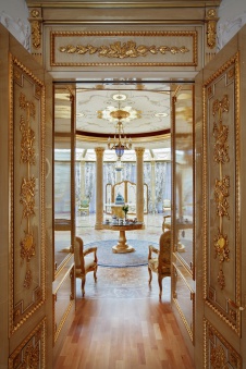 Фото интерьера зоны отдыха дома в дворцовом стиле