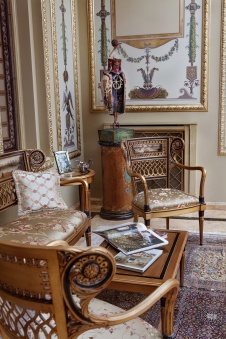 Фото интерьера зоны отдыха дома в дворцовом стиле