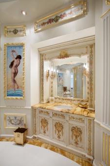 Фото интерьера санузла дома в дворцовом стиле