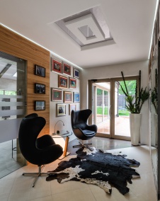 Фото интерьера входной зоны дома в современном стиле