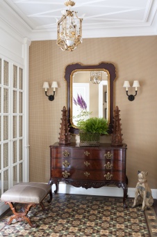 Фото интерьера входной зоны дома в стиле фьюжн