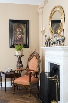 Фото интерьера каминной дома в стиле фьюжн