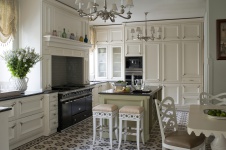 Фото интерьера кухни дома в стиле фьюжн