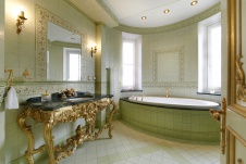 Фото интерьера ванной квартиры в стиле классика