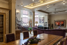 Фото интерьера столовой дома в стиле неоклассика
