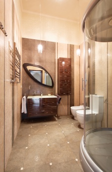 Фото интерьера санузла дома в стиле неоклассика