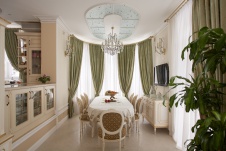Фото интерьера столовой дома в стиле неоклассика