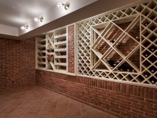 Фото интерьера винотеки дома в стиле неоклассика