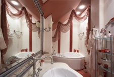 Фото интерьера ванной дома в стиле неоклассика