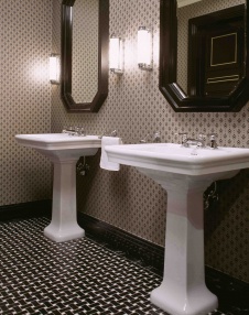 Фото интерьера санузла офиса в стиле ар-деко