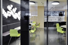 Фото интерьера столовой офиса в современном стиле