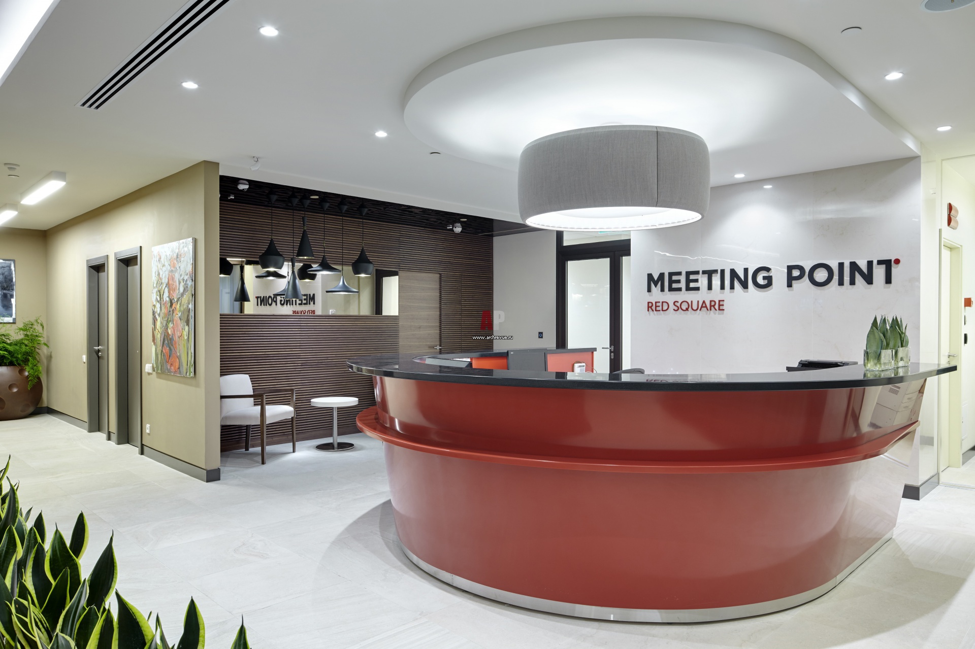 M point. Meeting point Охотный ряд. Бизнес центр интерьер ресепшен. Контактная зона ресепшн. Зона ресепшн в офисе красная.