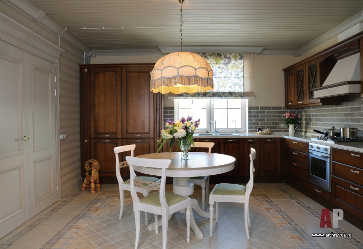Фото интерьера столовой небольшого дома в стиле кантри Фото интерьера кухни небольшого дома в стиле кантри