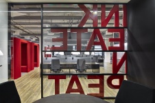 Фото интерьера рабочей зоны офиса в современном стиле