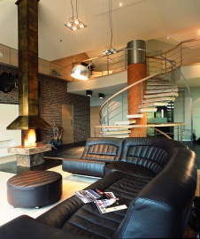 Фото интерьера лестничного холла дома в стиле минимализм