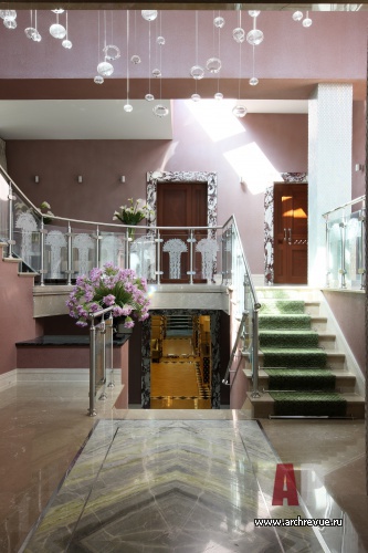 Фото интерьера лестничного холла дома в стиле ар-деко