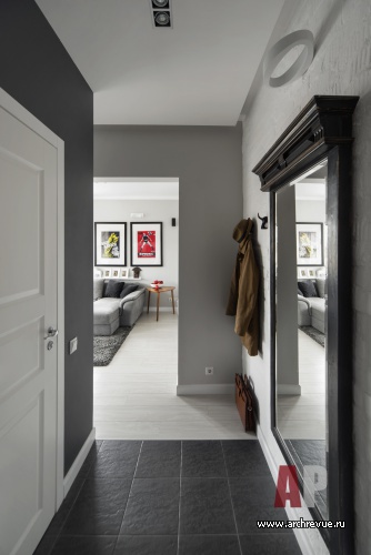 Фото интерьера входной зоны небольшой квартиры в стиле лофт Фото интерьера коридора небольшой квартиры в стиле лофт