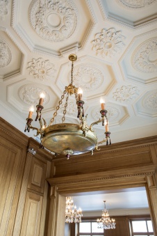 Фото детали интерьера квартиры в стиле неоклассика