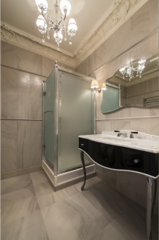 Фото интерьера санузла квартиры в стиле неоклассика