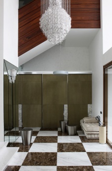 Фото интерьера входной зоны дома в современном стиле