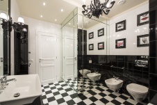 Фото интерьера санузла небольшой квартиры в стиле ар-деко