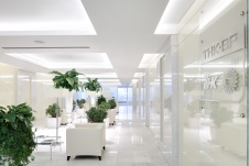 Фото интерьера входной зоны офиса в современном стиле