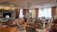 Фото интерьера гостиной квартиры в классическом стиле