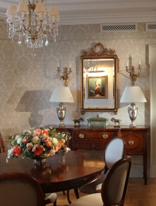 Фото интерьера гостиной квартиры в классическом стиле