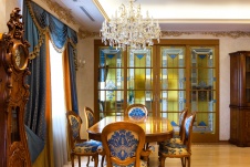 Фото интерьера столовой квартиры в стиле классика