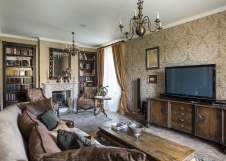 Фото интерьера гостиной дома в стиле неоклассика