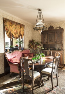 Фото интерьера столовой дома в стиле неоклассика