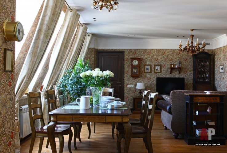Фото интерьера столовой квартиры в английском стиле