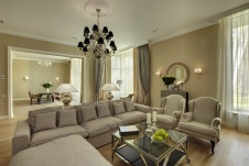 Фото интерьера гостиной дома в стиле неоклассика