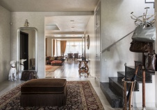 Фото интерьера входной группы дома в стиле фьюжн