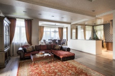 Фото интерьера гостиной дома в стиле фьюжн