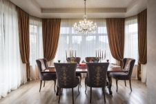 Фото интерьера столовой дома в стиле фьюжн