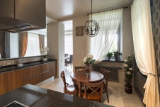 Фото интерьера кухни дома в стиле фьюжн