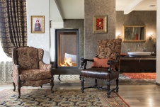 Фото интерьера зоны камина дома в стиле фьюжн