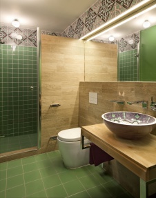 Фото интерьера гостевого санузла бани в современном стиле
