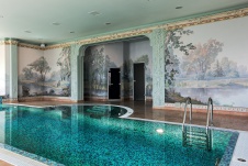 Фото интерьера бассейна дома в стиле неоклассика