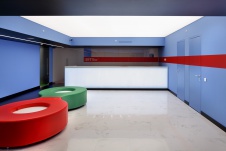 Фото интерьера входной зоны офиса в современном стиле