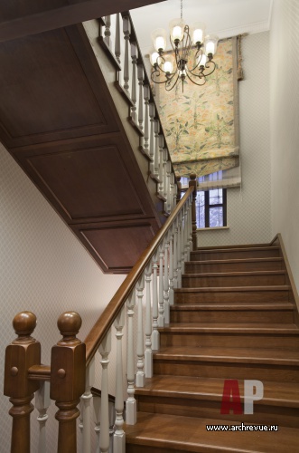 Фото интерьера лестницы дома в английском стиле
